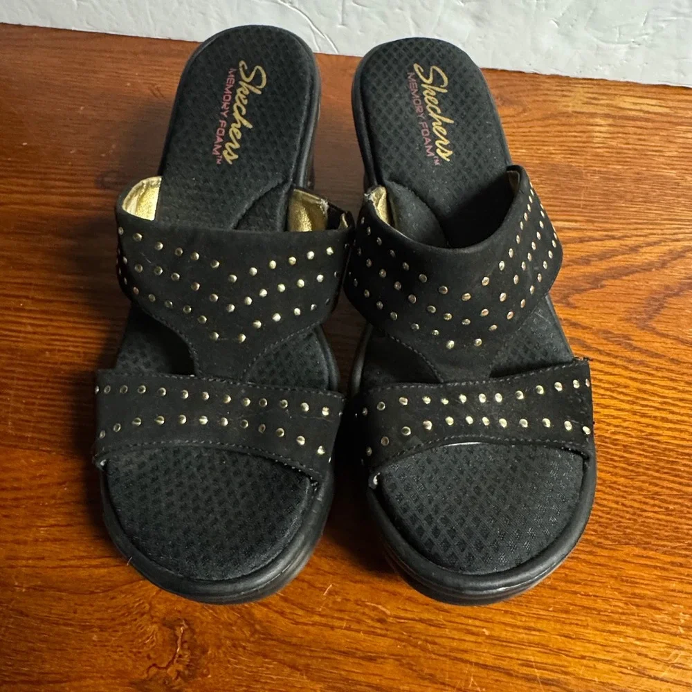 Skechers Womens 9 Black Studded Wedge Sandals Memory Foam Slides 38466TX